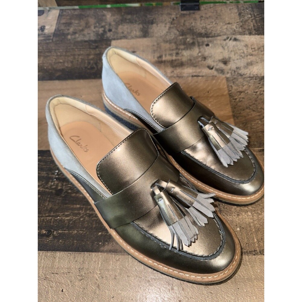 Clarks Collection  Leather Loafer w/Tassel Women’s Size 7 Metallic Suede